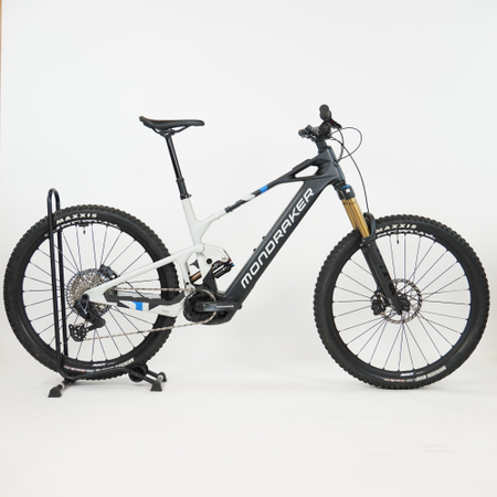 Mondraker Crafty Carbon RR S Black 2025 - RH-L test bike