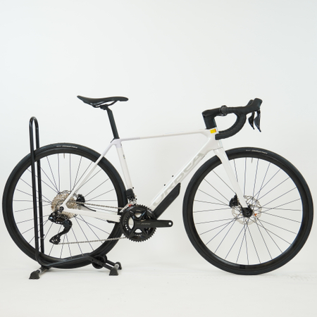 Orbea Orca M30i iris white/lilac 2026 - RH 49 cm Ausstellungsrad