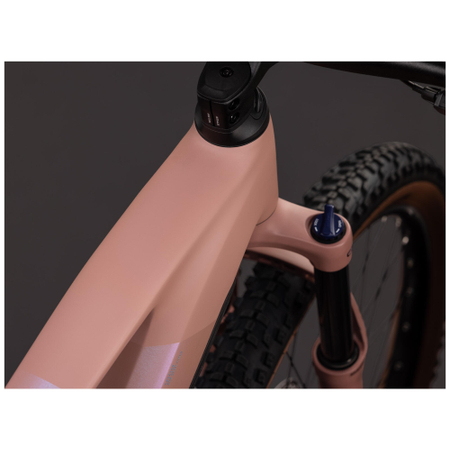 Cube Reaction Hybrid Performance 720 ruby´n´black